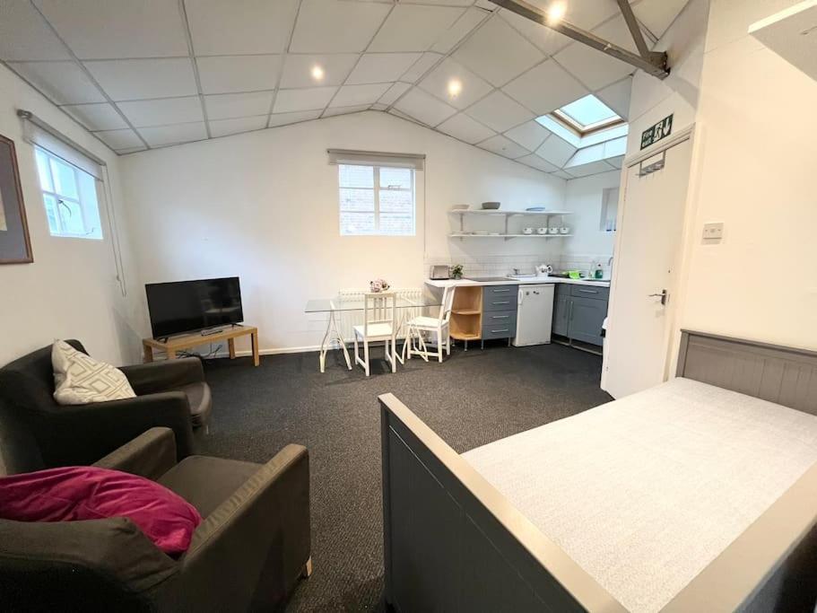 Cosy Apt 5Mins Walk From Station Apartamento Londres Exterior foto