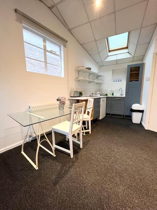 Cosy Apt 5Mins Walk From Station Apartamento Londres Exterior foto